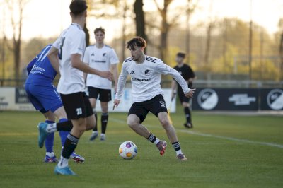 Spelle feiert unter Flutlicht 4:0-Derby-Sieg gegen Biene