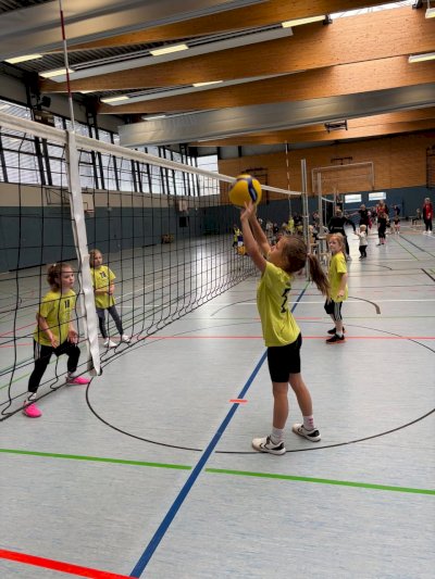 Kleine Volleyballerinnen, große Aufregung