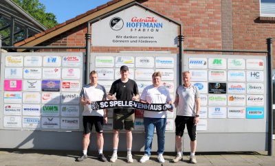 Die U19-Trainer Nils Boyer und Peter Hofschröer setzen erfolgreiche Arbeit in Spelle fort