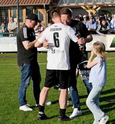 Gänsehautmomente beim emotionalen Abschied von drei Speller Fußball-Legenden