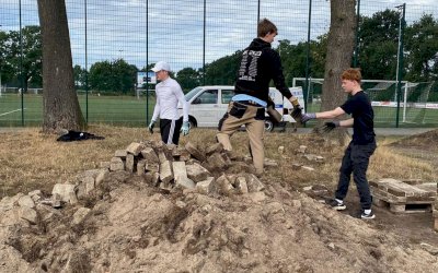 Starke Teamleistung: Speller Herrenmannschaften sorgen für schöneres Sportgelände