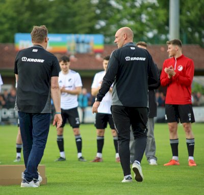 Spelle verabschiedet vier Spieler und zwei Trainer vor großer Kulisse