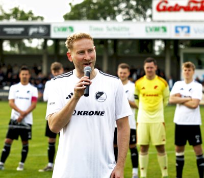 Spelle verabschiedet vier Spieler und zwei Trainer vor großer Kulisse