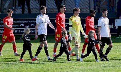 Die Minikicker waren dabei: Bilder zum Speller Spiel gegen Egestorf/Langreder