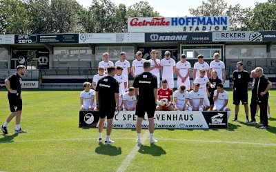 Das Mannschaftsfoto des Fußball-Oberligisten SC Spelle-Venhaus für die Saison 2026/27