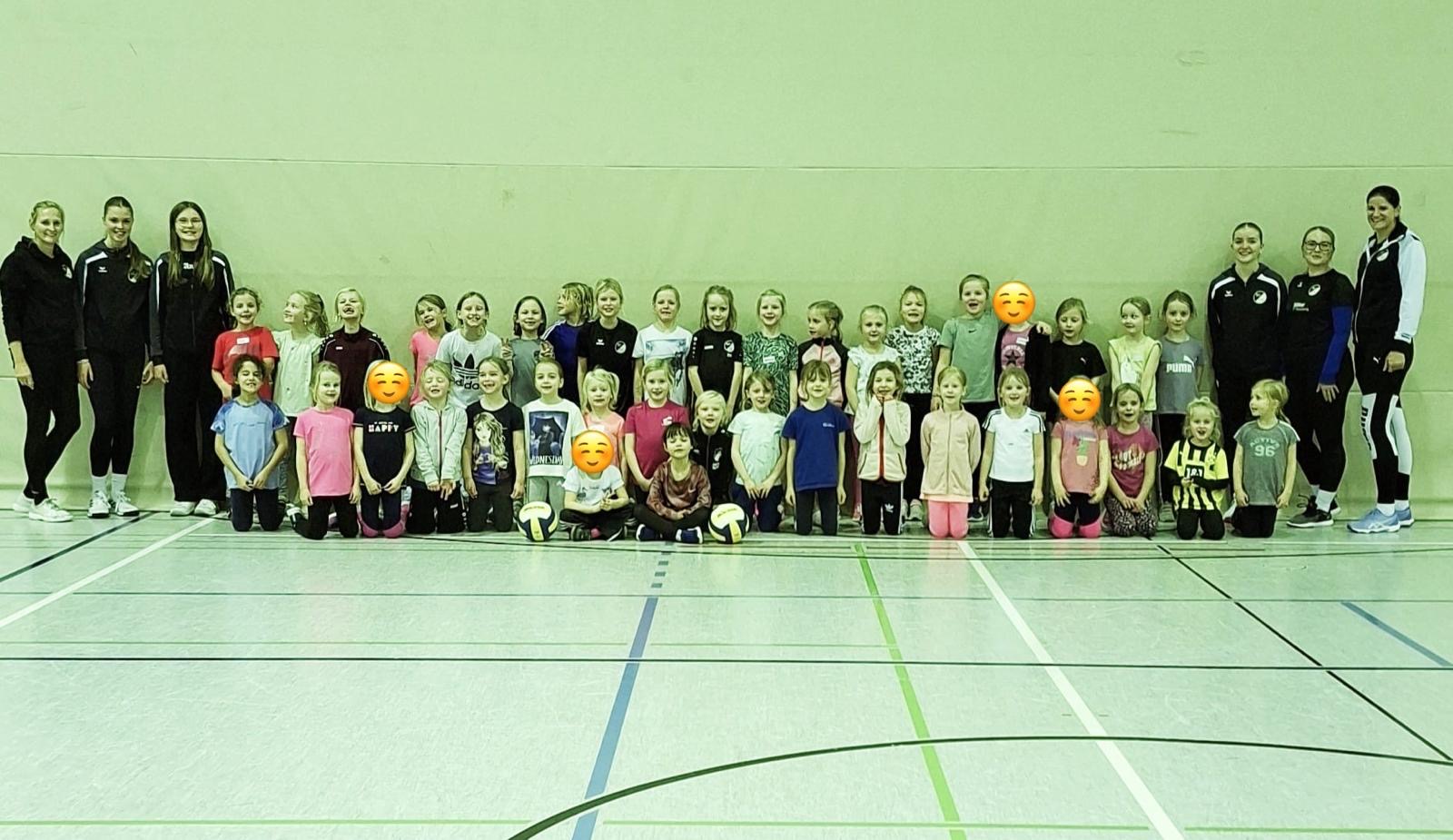 Klein, aber ganz Groß: 50 neue Volleyball-Minis seit November