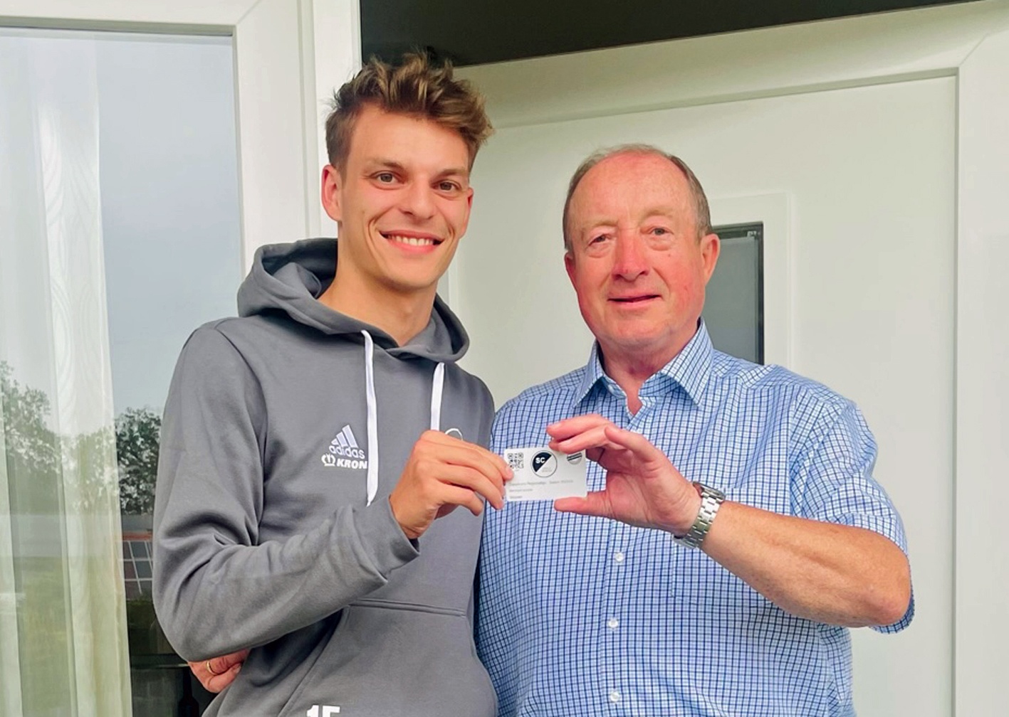 Speller Spieler liefert Dauerkarte zum Geburtstag