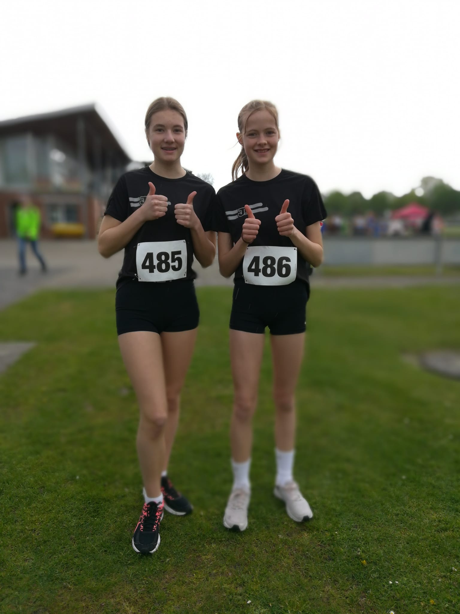Erfolgreicher 800m Einstand für Emma und Luisa
