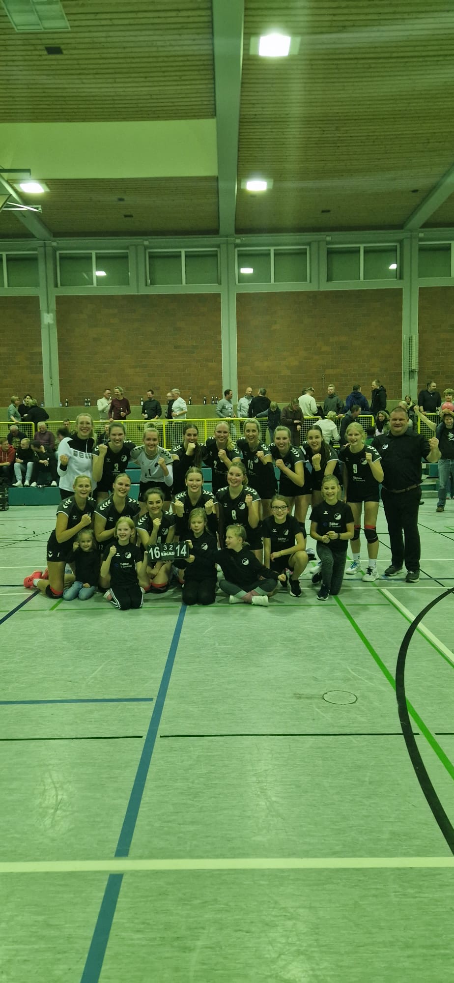 Damen 1 in heimischer Halle weiterhin ungeschlagen