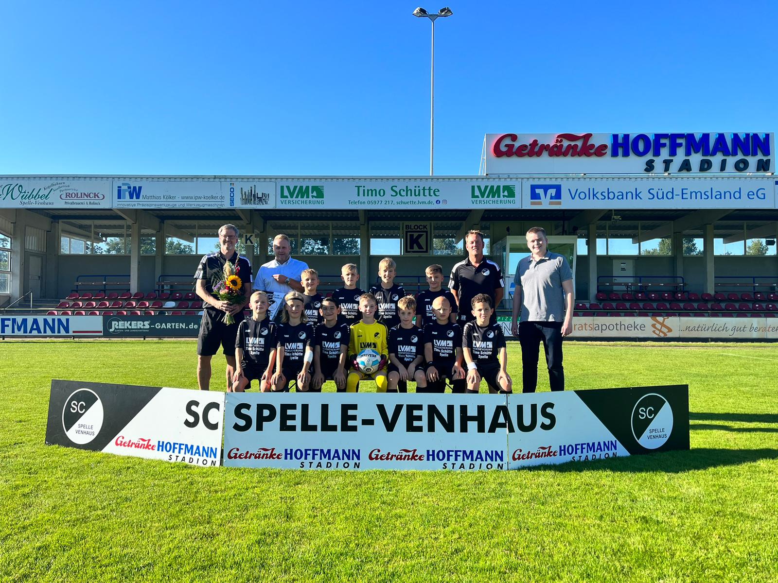 Neue Trikots für die E1 des SC Spelle-Venhaus!