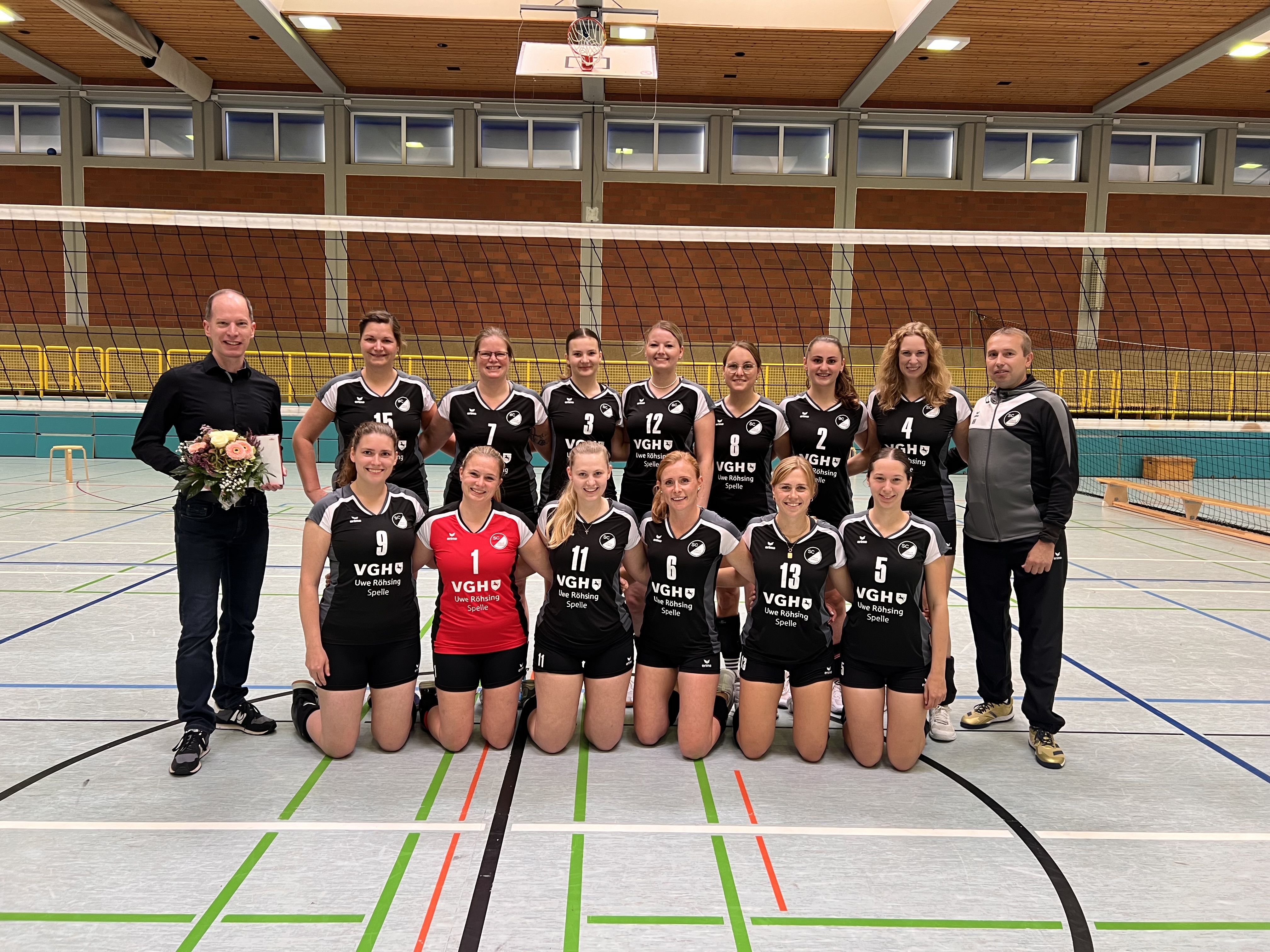 Volleyballerinnen bedanken sich für neue Trikots