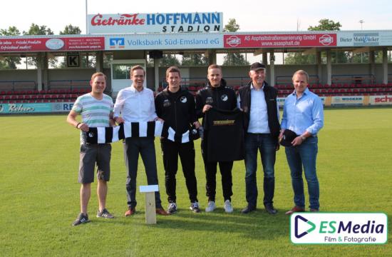 Trainingsanzüge und Ausgehshirts für die 5.Mannschaft des SC Spelle-Venhaus