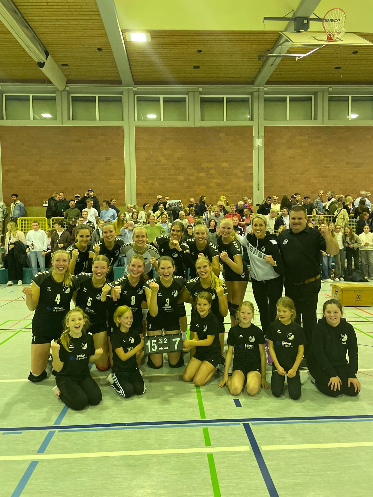 Damen 1: Knapper Sieg gegen Emder Volleys