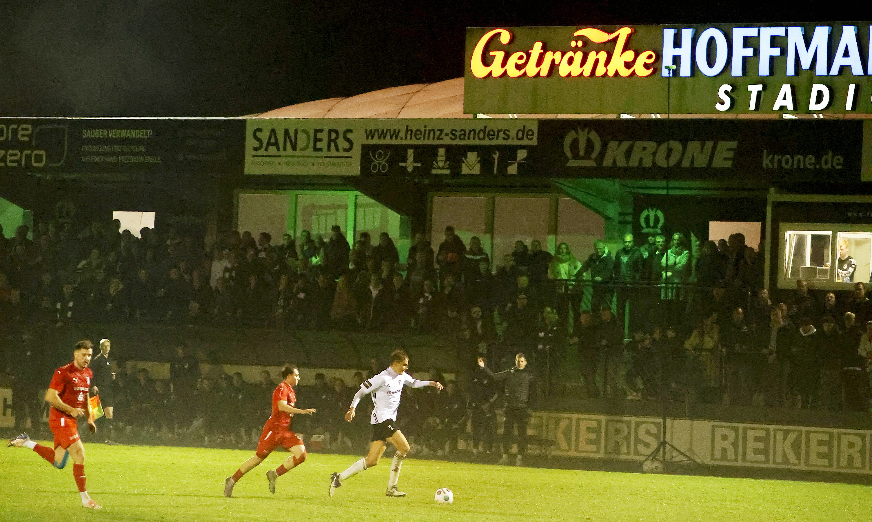 Leidenschaft und Kampf im Derby: Speller Fußballer machen Werbung in eigener Sache